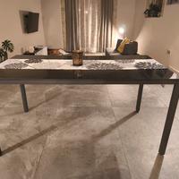 tavolo  più 4 sedie 