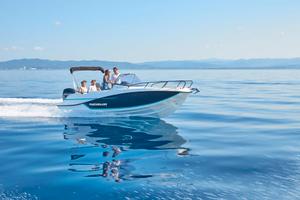 Quicksilver 675 Sundeck