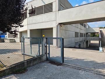 Box, parcheggio, posto barca, camper