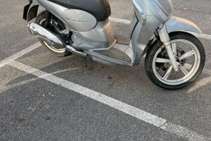 Scarabeo 125 light