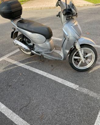 Scarabeo 125 light