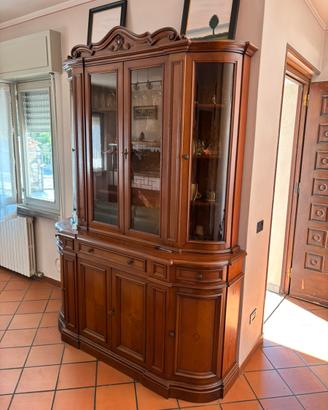Mobili in legno stile classico