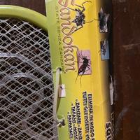 racchetta elettrificata per insetti