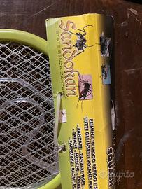 racchetta elettrificata per insetti