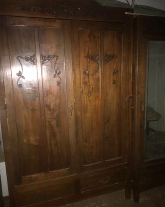 Guardaroba in massello intarsiato