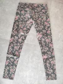 pantaloni floreali Terranova 