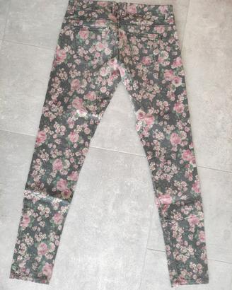 pantaloni floreali Terranova 