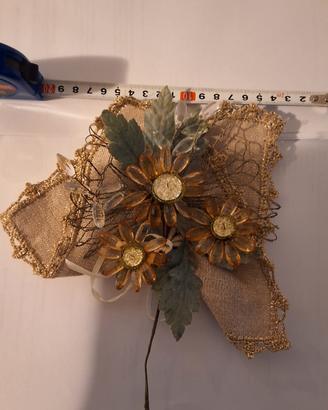 Fiore in vetro montati sul tessuto 