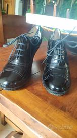 Eleganti francesine in vernice Fratelli Rossetti.