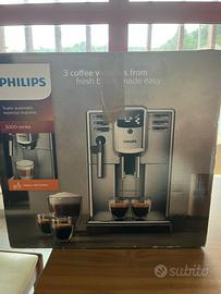 Macchina da caffè automatica Philips con scatola