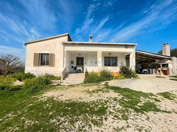 Alghero Casa indipendente con ampio terreno