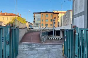 Posto auto coperto in Corso del Popolo