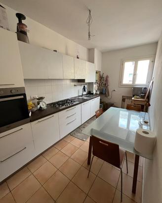 Cucina completa di forno e piano cottura