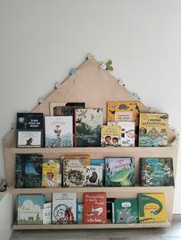 Libreria in legno molto bella, salva spazio