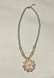 Collana con fiore di magnolia