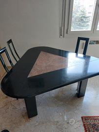 Tavolo triangolare in legno e marmo