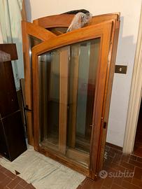 Finestre in legno ad arco