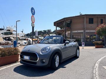 Mini Cooper Cabrio 1.5 benzina 136 cv. permute