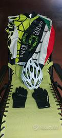 abbigliamento bici e casco