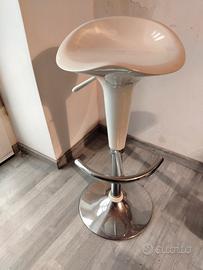 sgabello in resina bianco 