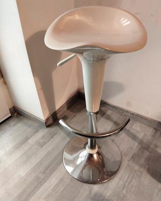 sgabello in resina bianco 