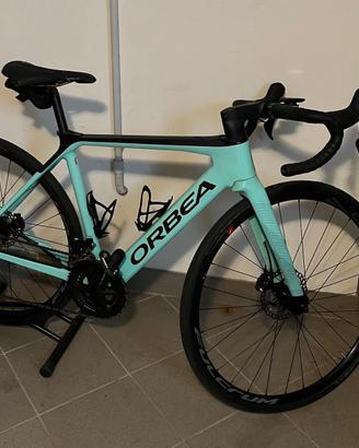 Bicicletta Orbea Gain M30 pedalata assistita