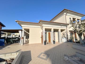 VILLA A SCHIERA D'ANGOLO A CALVISANO