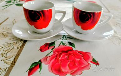 due tazzine di caffè in ceramica 