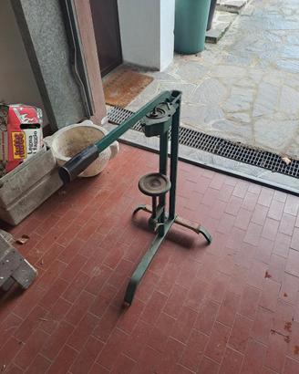 tappatrice manuale  a leva per tappi sughero