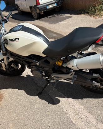 Ducati Monster 796