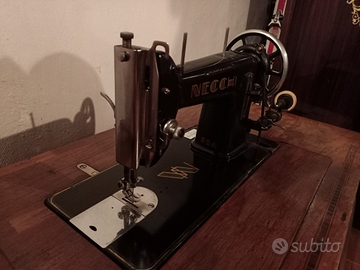 Antica macchina da cucire NECCHI funzionante