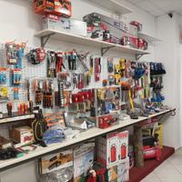 Attività di ferramenta