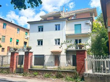 VILLA SINGOLA A POGGIO MIRTETO