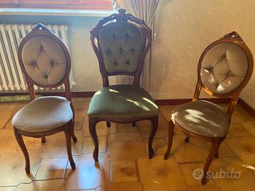 Sedie e divano in velluto e legno