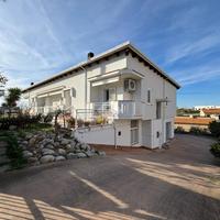 VILLA A SCHIERA A ATRI