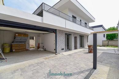 Villetta a schiera di 155 m² con 4 locali e box au