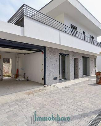 Villetta a schiera di 155 m² con 4 locali e box au