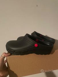 Zoccoli sanitari, scarpe da lavoro ambito sanitari