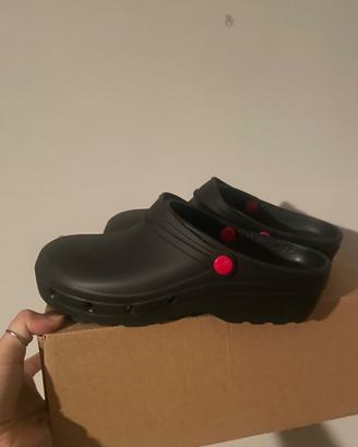 Zoccoli sanitari, scarpe da lavoro ambito sanitari