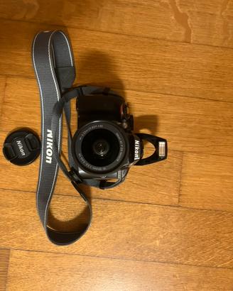 Nikon D3300 (Kit con AF-S DX 18-55mm f/3.5-5.6G)