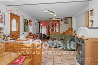 Casa indipendente di 158 m² con 5 locali e box aut