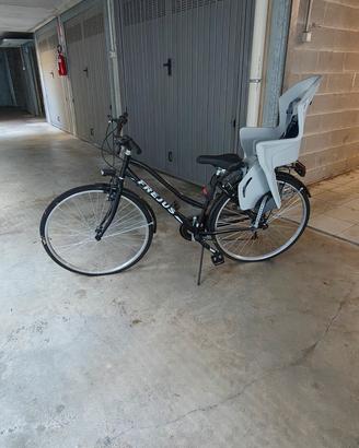 BICICLETTA CON SEGGIOLINO