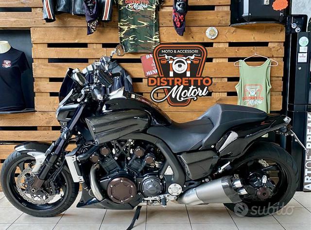Subito Distretto Motori YAMAHA VMAX V Max 1700 finanziabile Moto e Scooter In vendita a Pavia