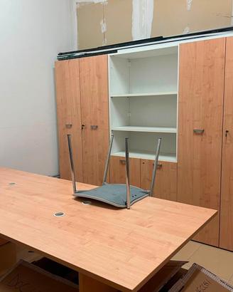 Ufficio con scaffalatura