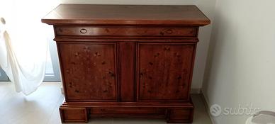 Armadio antico intagliato