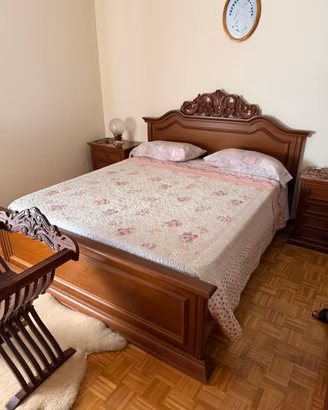 Letto in legno antico