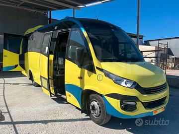 Autobus turistico Iveco Daily