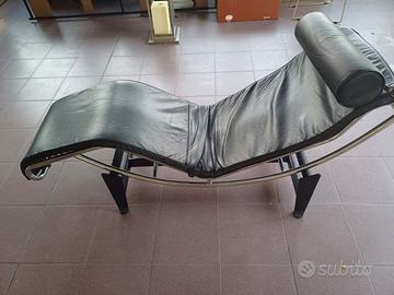 CHAISE LONGUE IN PELLE NERA