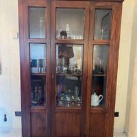 Vetrina in vero legno per soggiorno