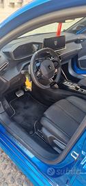 Peugeot 208 gt line hybrid 136cv 07/24 11000 km